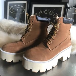 Chunky platform timberland vibe boots